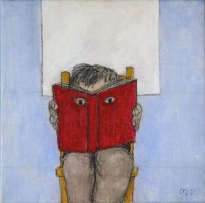 Niño leyendo un libro rojo, pero sus ojos se ven a través de las cubiertas del libro