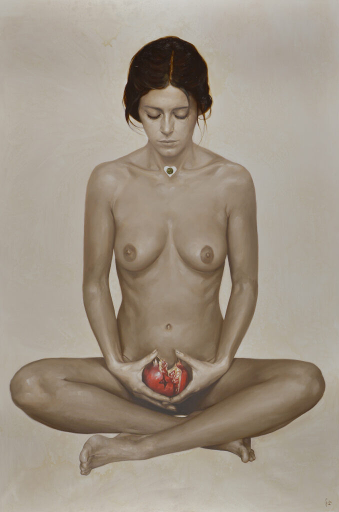 Cuadro de chica desnuda sosteniendo una fruta granada con las manos